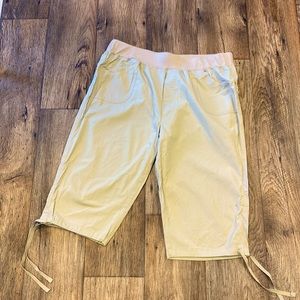 ✨Zoey & Beth Capris